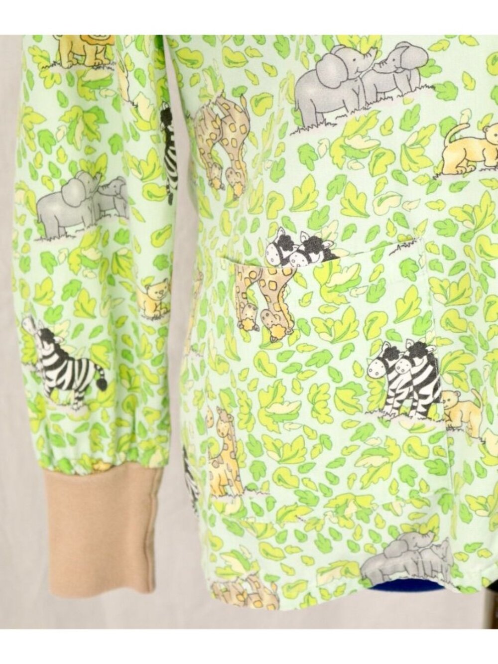 Cottagecore Scrub Top Women XS Green Safari Animal Whimsical Medical Lab VTG Y2K - Picture 4 of 10